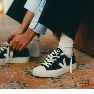 Veja Black and Cream Sneakers 👟 👟👟